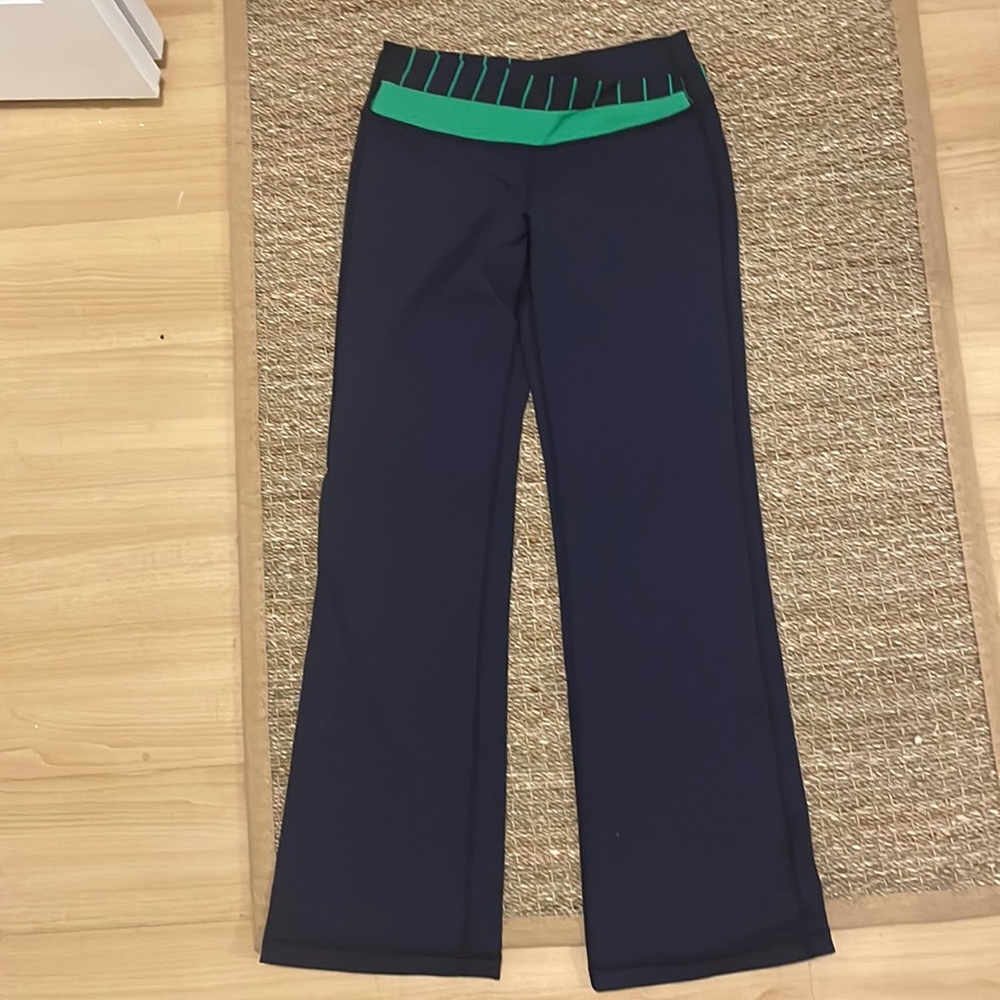 Navy and green detailed Lululemon yoga pants